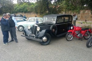 mini-Eleganza-Lancia-lArtena-del-1934-e-dietro-lAppia-del-1962